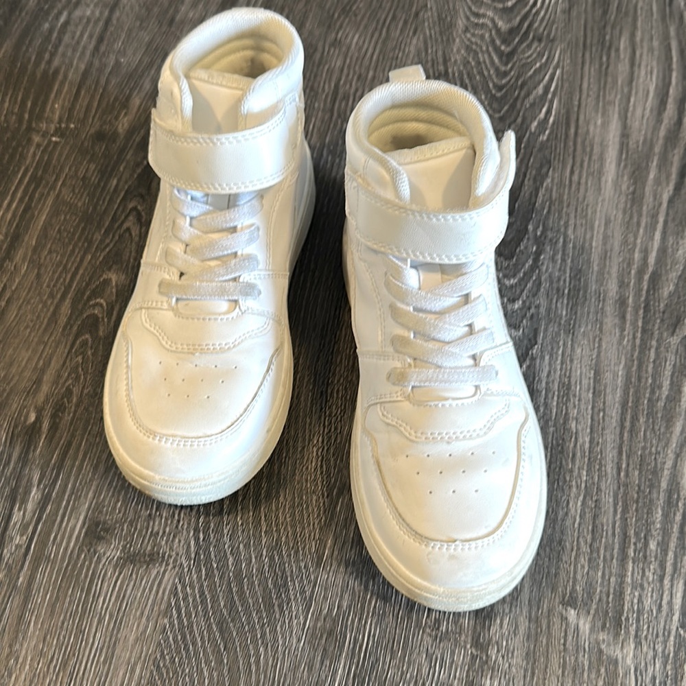 Used barely worn white high top kids shoes size 13